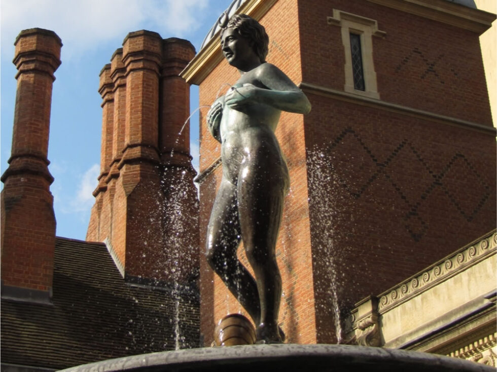 Fountain-Crosby-Hall-Chelsea-London