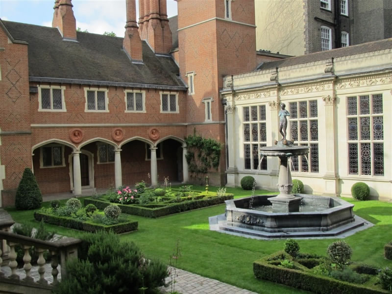 Fountain, Crosby Hall Chelsea, London